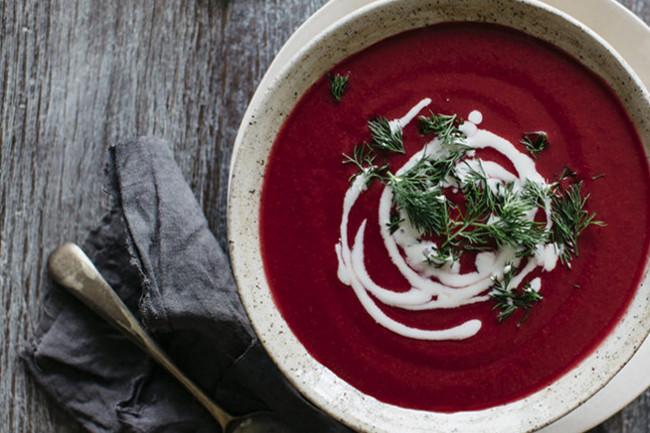 Joghurtos fűszeres céklaleves 