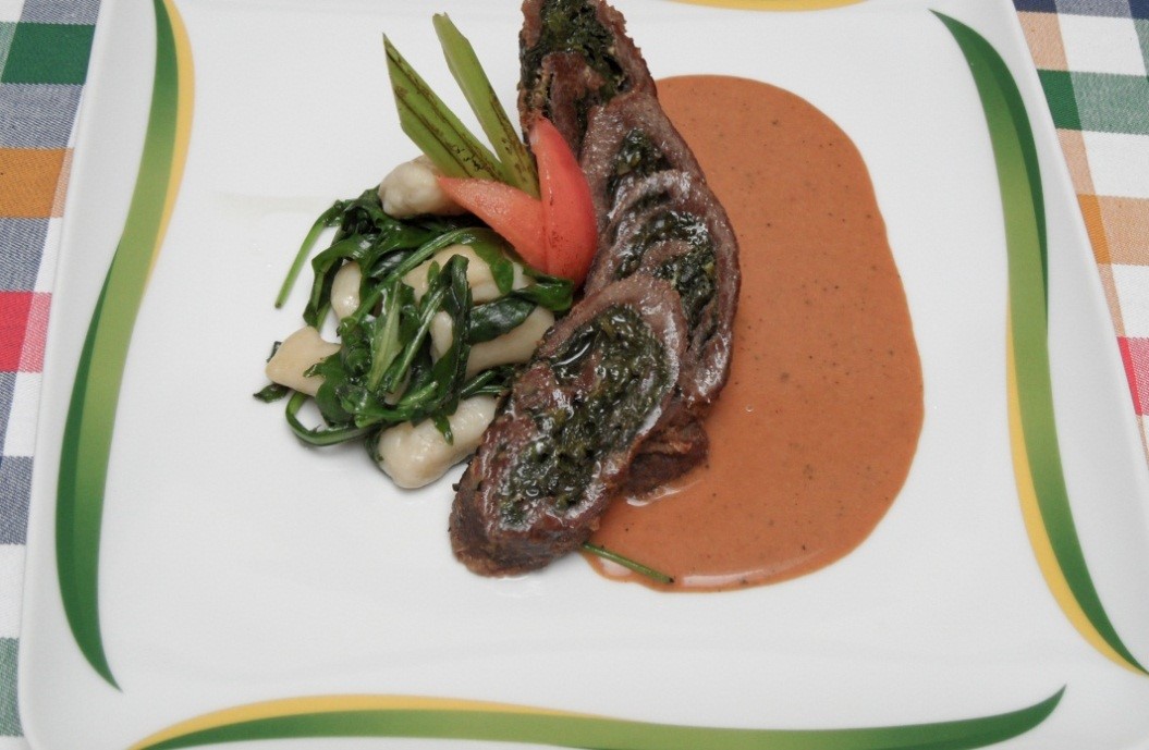 Hátszínrolád parajjal töltve (1319 kJ, 314 kcal)