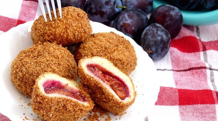 Fehérjeszegény szilvás gombóc