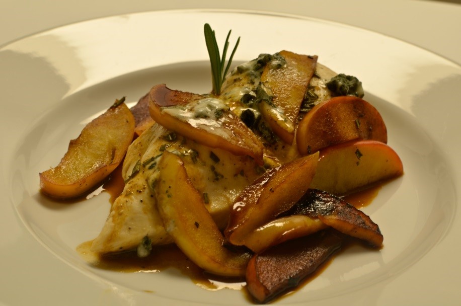 Párolt almás csirke