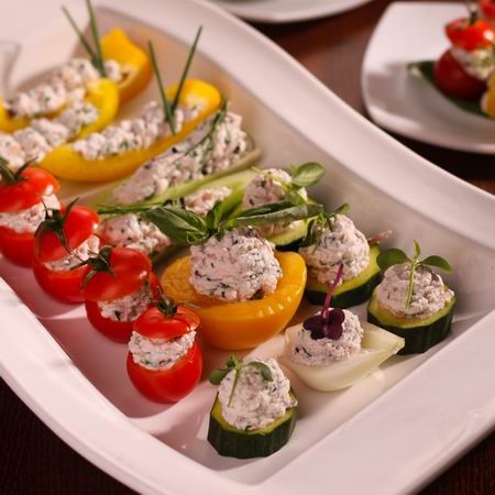 Kapros túrókrémmel töltött zöldpaprika, joghurtos céklamártással (403 kJ, 96 kcal)