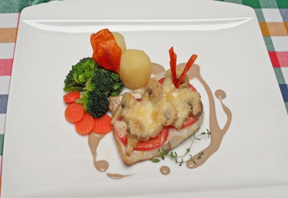 Sajtos, gombás fogasfilé (928 kJ, 221 kcal)